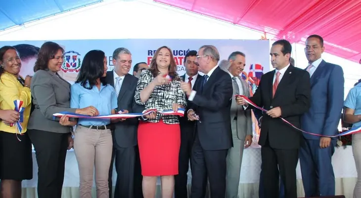 Presidente Medina inaugura politécnico y estancia infantil en provincias Santiago y La Vega