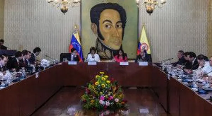 Cancilleres de Colombia y Venezuela revisan situación fronteriza