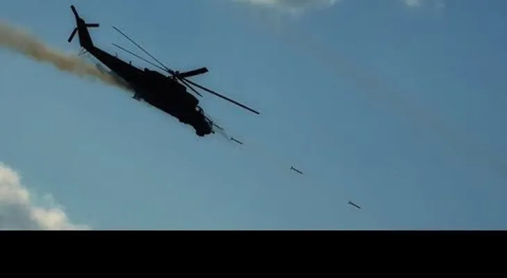 El Estado Islámico derriba un Mi-25 en Siria, mueren los dos pilotos rusos (VIDEO)