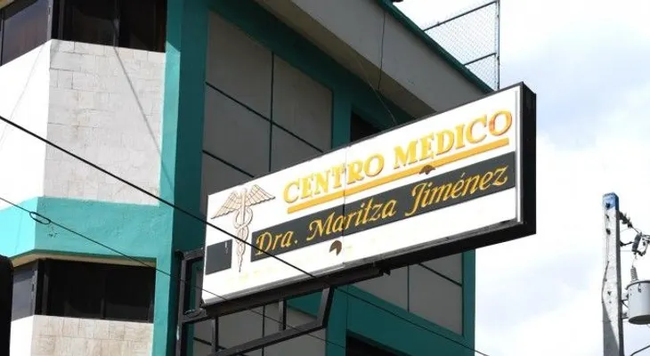 Cierran clínica en Santiago tras fallecer joven después de agrandarse glúteos