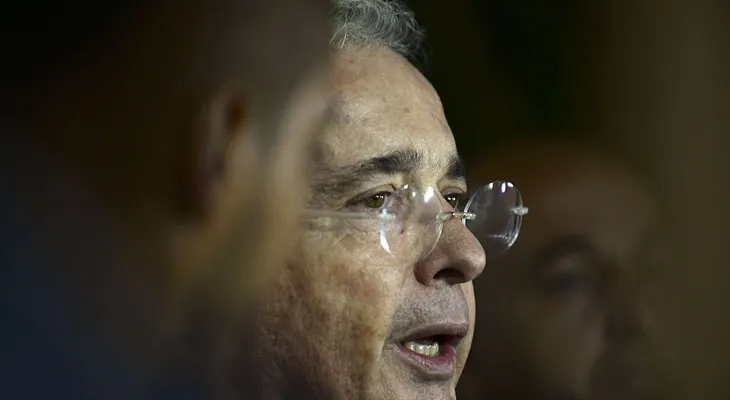 Álvaro Uribe hace un llamado a la "resistencia civil" contra el acuerdo de paz