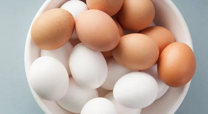Una que no te sabía: En qué se diferencian los huevos blancos de los colorados!