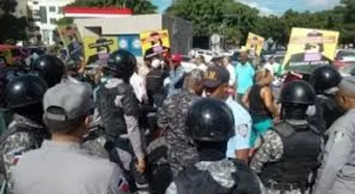 Liberan grupo del Falpo acusado de lanzar heces al edificio de la SCJ