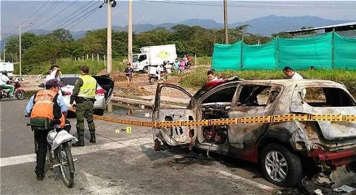 Hombre quema viva a su novia dentro de su carro en Italia