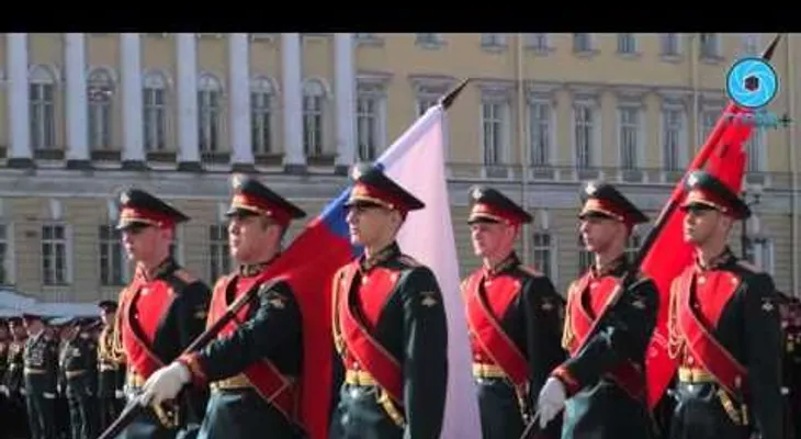 Sistema de misiles antiaéreos S-400 protagoniza el desfile de la Victoria en San Petersburgo (VIDEO)