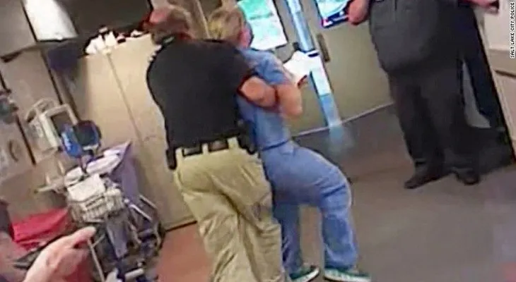 El indignante arresto de una enfermera que solo estaba haciendo su trabajo