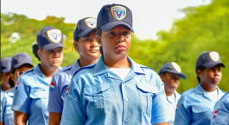 Policía Auxiliar recibe juventud de Hato Mayor y Capotillo