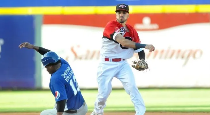 Escogido blanquea al Licey para su primer triunfo