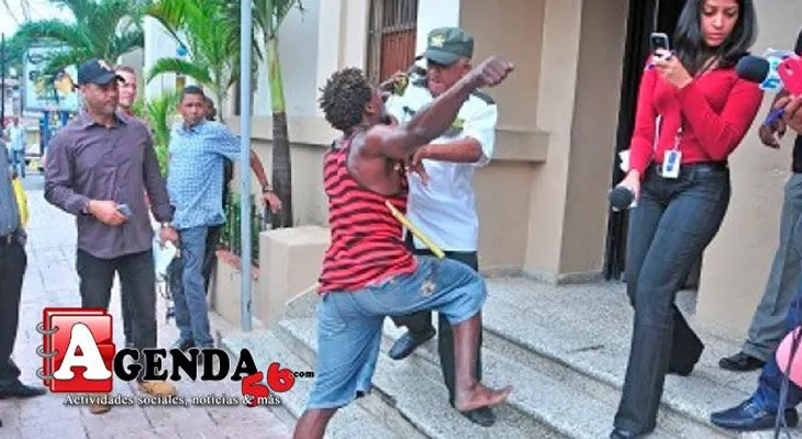 Haitiano intenta agredir y desarmar vigilante privado 