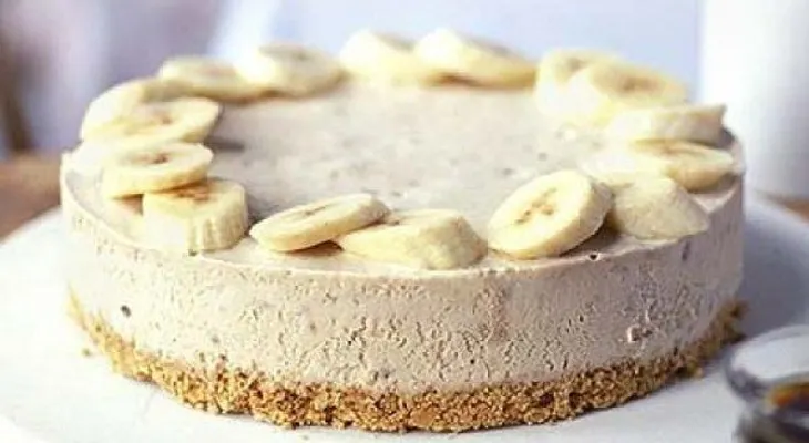 Tarta de queso con banana con ingredientes veganos