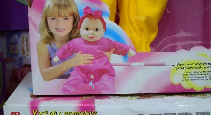 Muñeca que hace pipí causa polémica en Paraguay; dicen que "promueve la ideología de género"