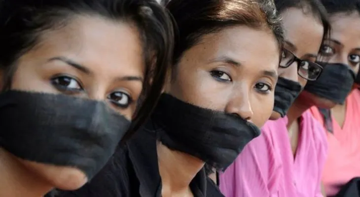 Escándalo por caso de mujer violada dos veces por el mismo grupo de hombres