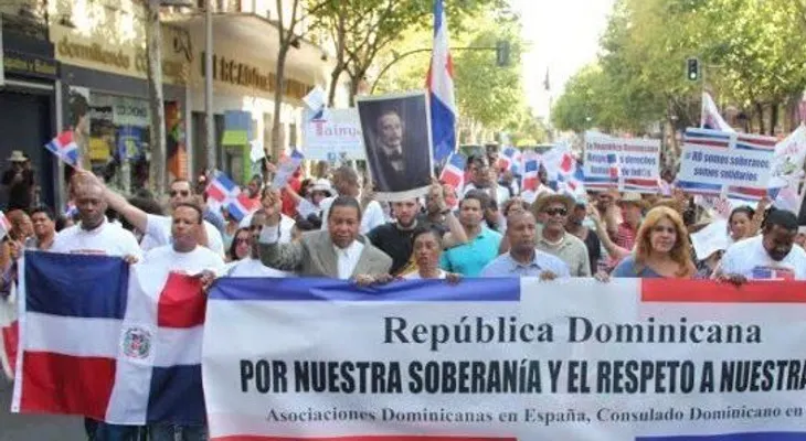 Dominicanos en España marchan en apoyo de política migratoria