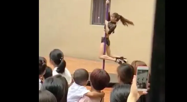 Despiden a directora de jardín de infancia en China tras la actuación de una bailarina de barra