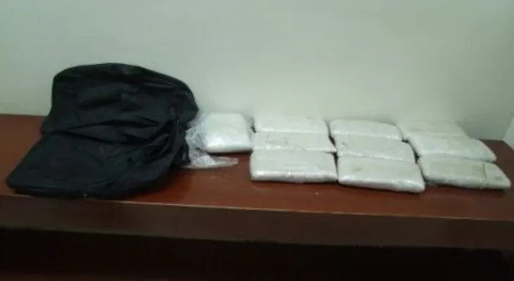 DNCD incauta 10 paquetes de cocaína y/o heroína en el puerto de Haina.