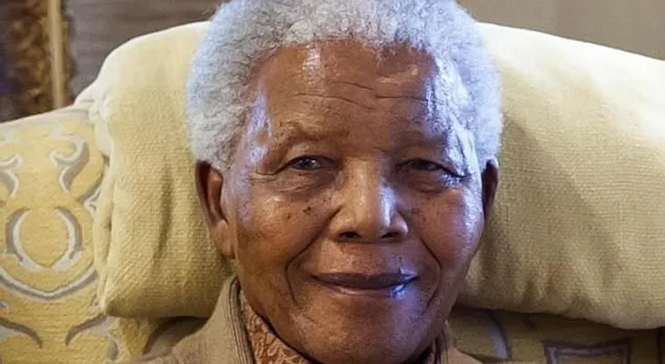Mandela sigue grave y recibe cuidados intensivos en el hospital