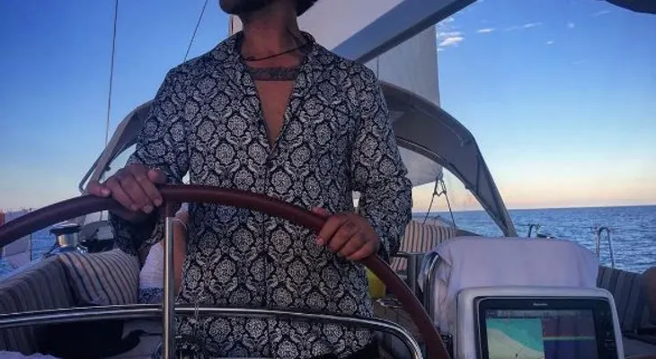 Alejandro Fernández alborota las redes sociales con su nuevo look 