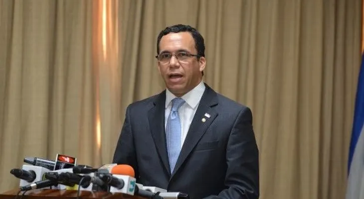 Canciller revela tuvo problemas de aprendizaje