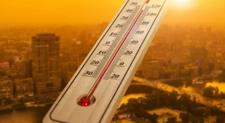 Tomar mucha agua, evitar el café y el alcohol, para protegerte de las altas temperaturas. También usar ropa ligera
