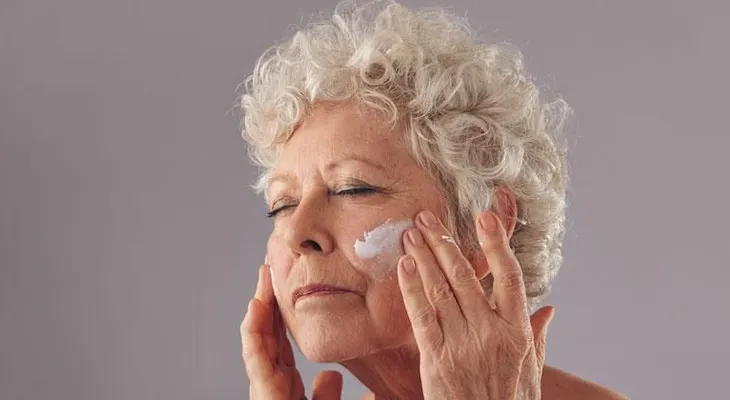 Pieles maduras: rutina de belleza diaria para el verano