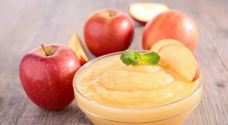 Mascarilla de salsa de manzana para retardar el envejecimiento y darle una patada al acné 