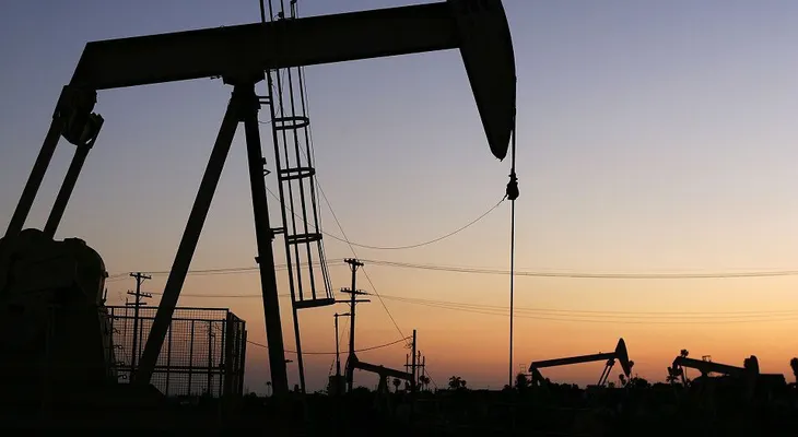 Precios del petróleo tambalean por tensión en relaciones entre Arabia Saudita e Irán