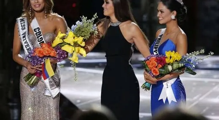 Entregan corona Mis Universo por error a Colombia, pero ganó Filipinas (VIDEO)