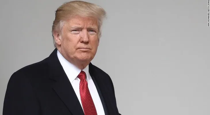 Rechazado por el testimonio del director del FBI, Trump lanza en Twitter una nueva teoría