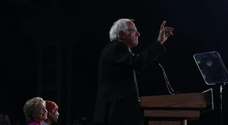 Bernie Sanders pide revisar sistema electoral y defiende recuento de votos