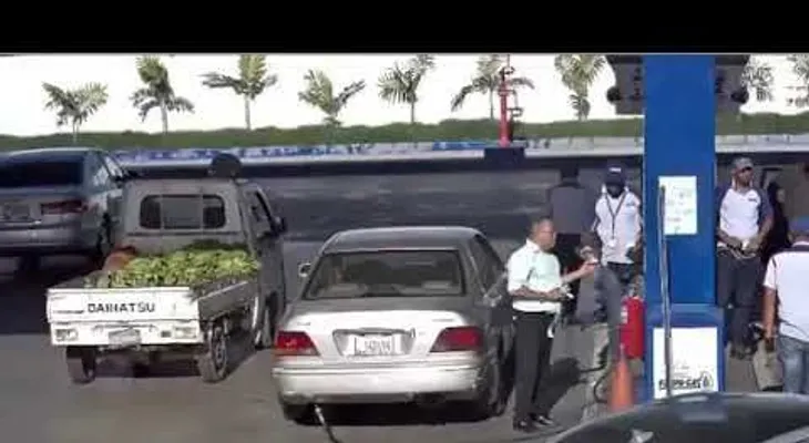 Lo "tumban" mientras echaba gas 