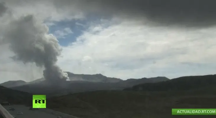 El volcán Monte Aso de Japón entra en erupción