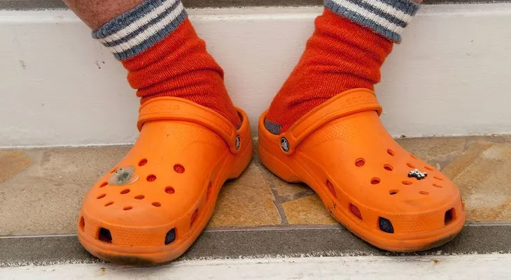 El auténtico problema de los Crocs. El calzado que puede causar dolores y problemas en el pie