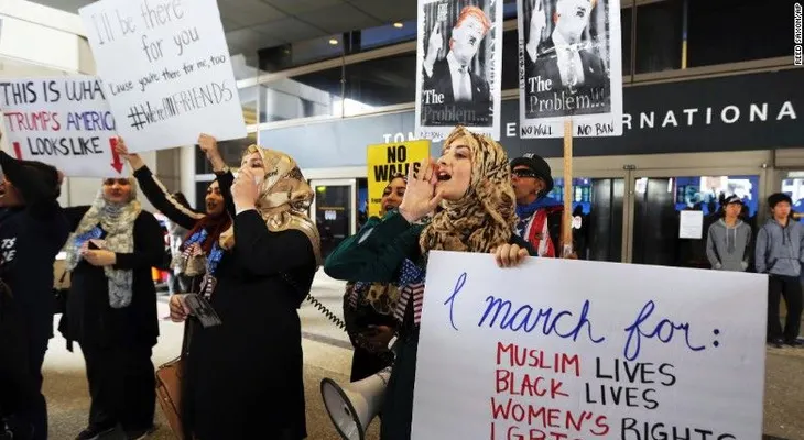 Corte rechaza recurso del gobierno contra la suspensión del decreto inmigratorio de Trump
