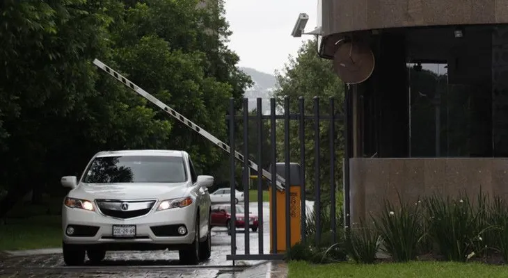Un premio demasiado caro: Congreso mexicano ayuda a legisladores a comprar autos de lujo