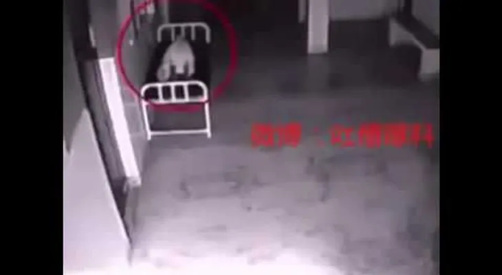 El alma abandona cuerpo de una mujer...Observa bien (VIDEO)