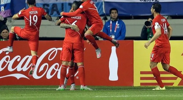 Paolo Guerrero guía a Perú con tres goles