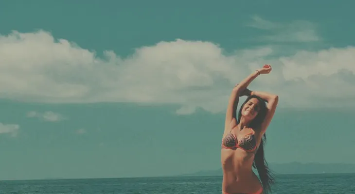 María Levy se llena de energía y amor ¡con espectacular bikini!