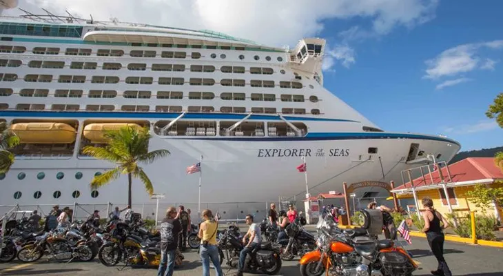 Cancelan crucero Royal Caribbean tras brote que enfermó a 300