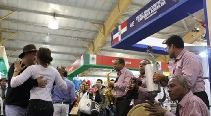 Artesanía y Merengue típico dominicano principales atractivos en feria internacional