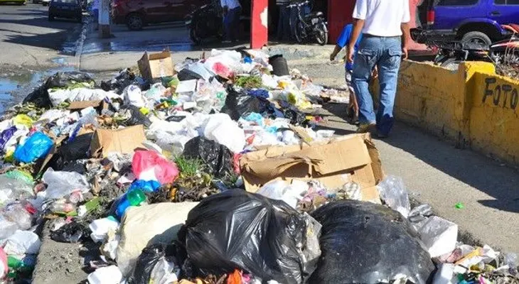 Basura arropa barrios y urbanizaciones