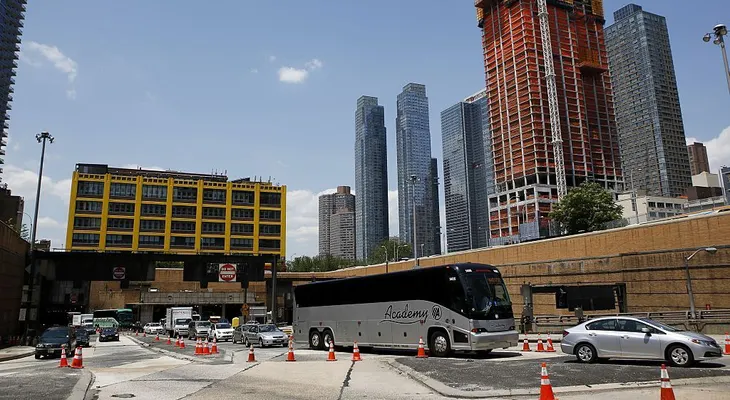Al menos 31 personas heridas por choque de buses en el Túnel Lincoln de NY