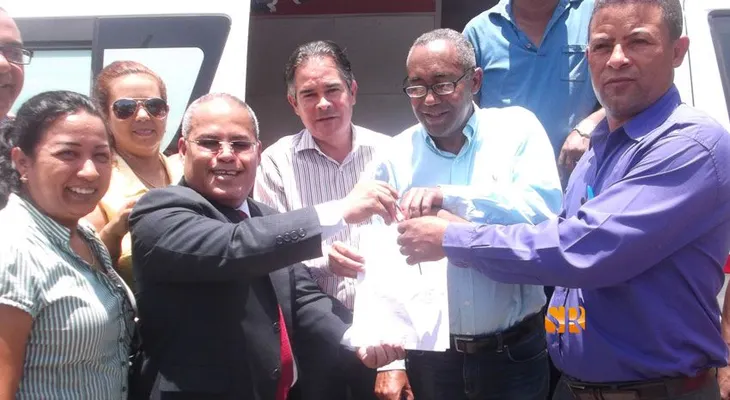 Presidencia entrega ambulancia al Hospital de Santiago Rodríguez 
