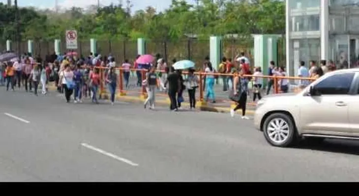 Cientos tienen que desmontarse del Metro por falla en vagones