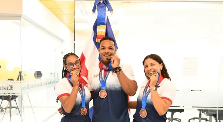 Judocas dominicanos celebran oro en Santo Domingo 2026: Ana Rosa, Esmeralda Damiano y Robert Florentino brillan en casa