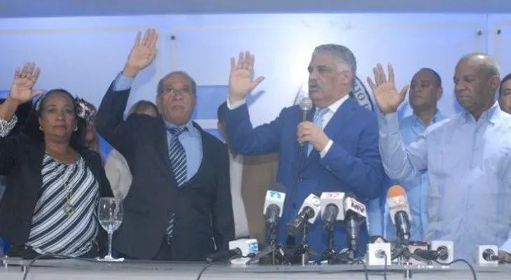 Miguel Vargas juramenta en el PRD a dirigentes del PRM