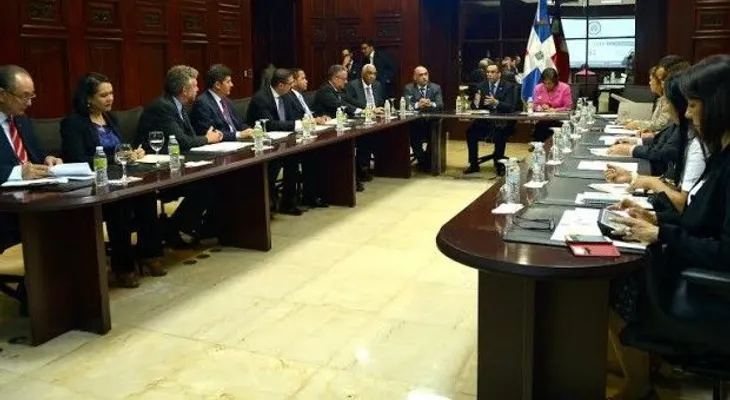 Canciller reúne con Asociación de Hoteles para organización de cumbres OEA y Celac