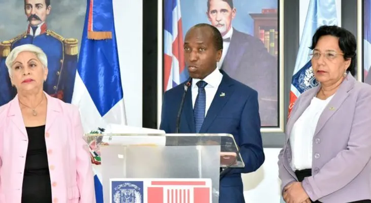 Ministerio de Educación firmará convenios con universidades para formar docentes de excelencia