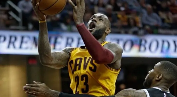LeBron avanza en la lista de anotadores en triunfo de Cavs
