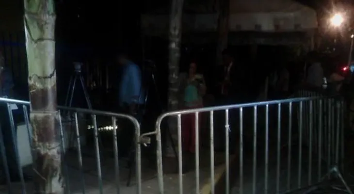 Colocan vallas en las afueras CN del PLD donde se realiza reunión CP