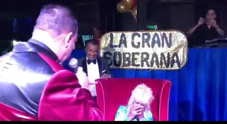 Novio de Fefita le pide matrimonio; tiene 52 años y ella 75